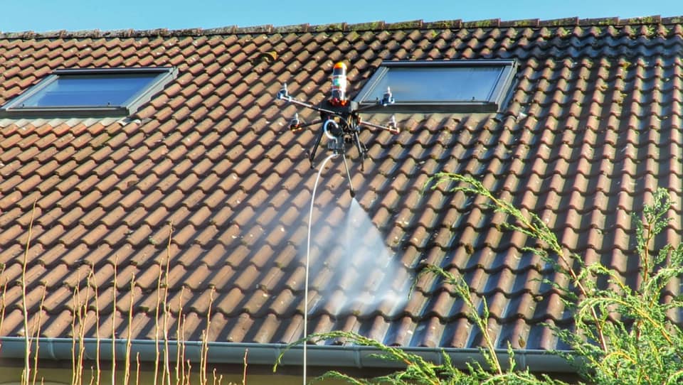 SI-DRONE entreprise-de-demoussage-de-toitures-nettoyage-de-facades-bardages-panneaux-solaires-