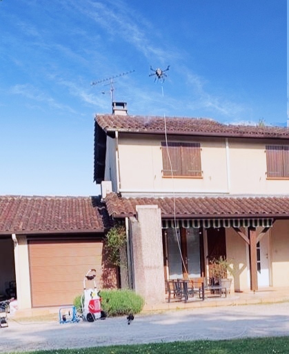 Chantier réalisé : démoussage de toiture par drone, basse pression, sans échafaudage — SI-DRONE